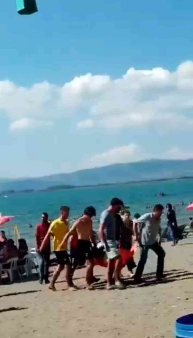 İ̇znik’de Boğulmak Üzere Olan 13 Yaşındaki Çocuğu Cankurtaran Kurtardı