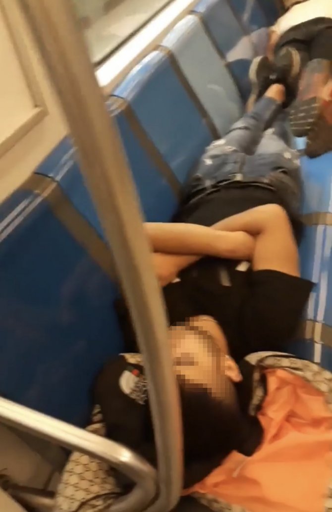 Kartal’da Pes Dedirten Görüntü: Marmaray’da Koltuklara Uzanıp Uyudular