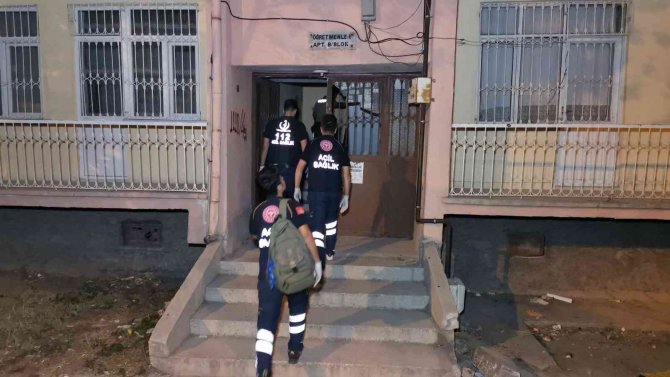 Eski Eşini Takip Edip Apartmanda Önce Darp Etti, Sonra Bıçakladı