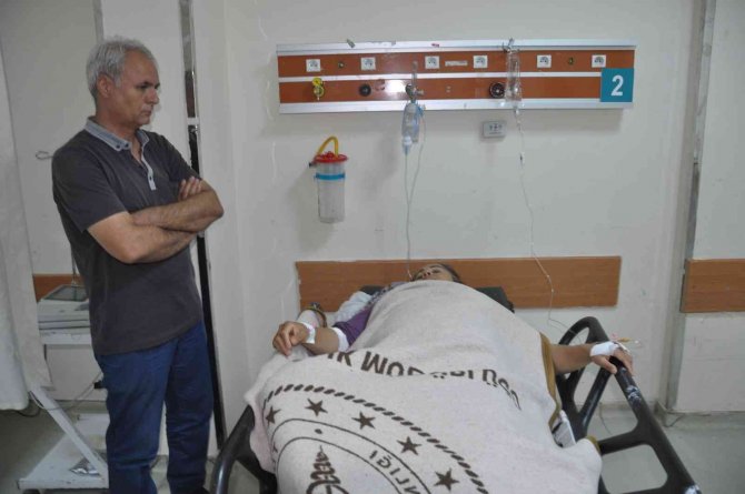 Derik’teki Kazada Yardıma Gitti Tırın Kaportası Üzerine Düştü