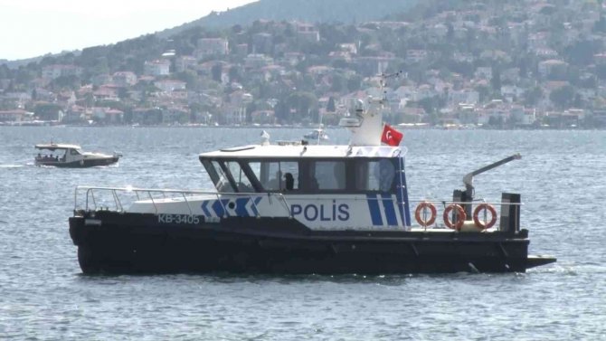 Kartal Sahilde Bomba Paniği: Sas Ekipleri Çağrıldı