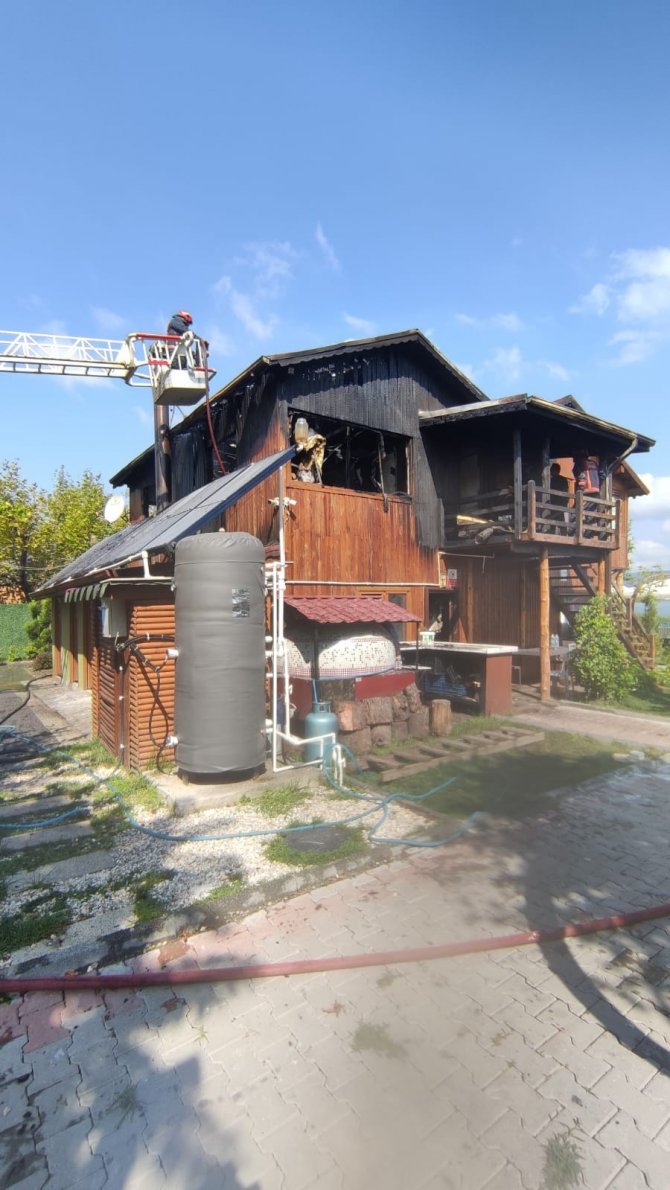 Bungalov İşletmesinin Restoranında Çıkan Yangın Söndürüldü