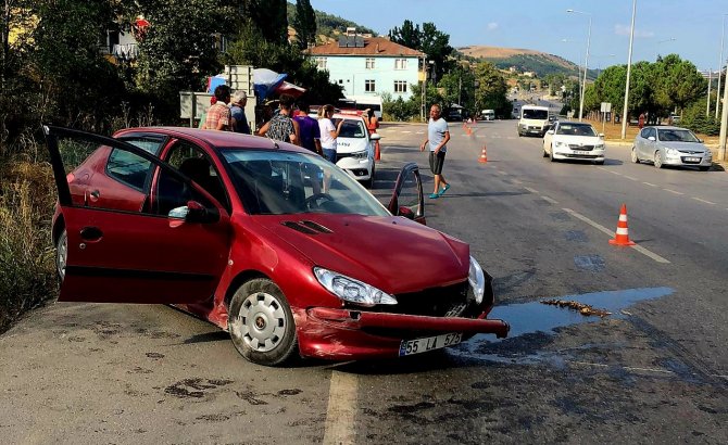 Samsun’da İki Otomobil Çarpıştı: 1 Yaralı