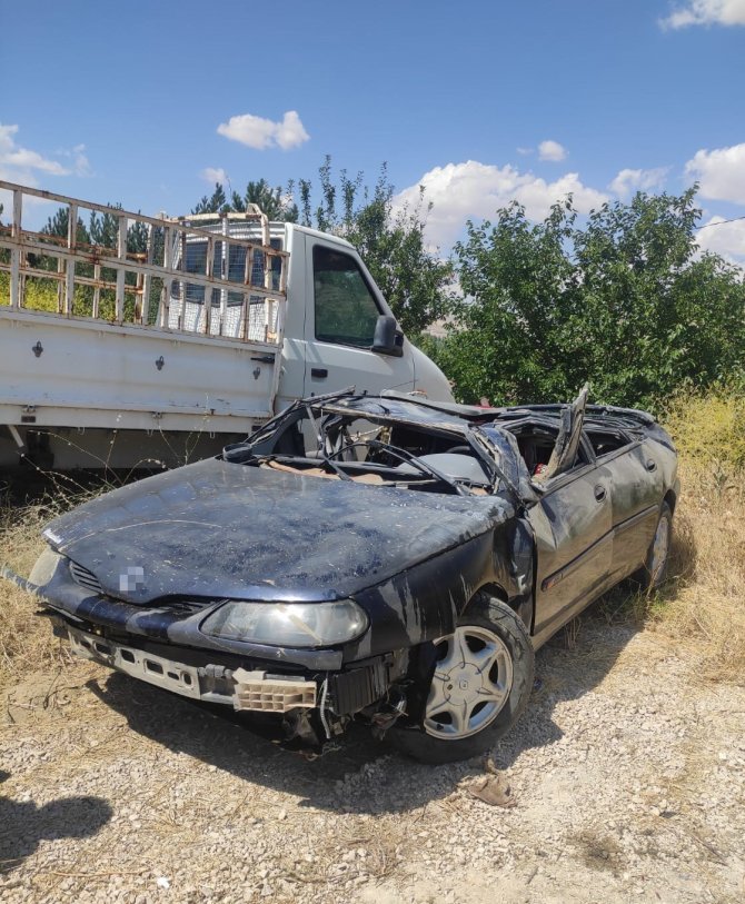 Takla Atan Araç Hurdaya Döndü; 1 Ölü, 2 Yaralı