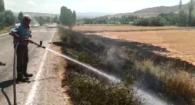 Balya Yüklü Traktör Römorku Alev Aldı, 1 Kişi Yaraladı
