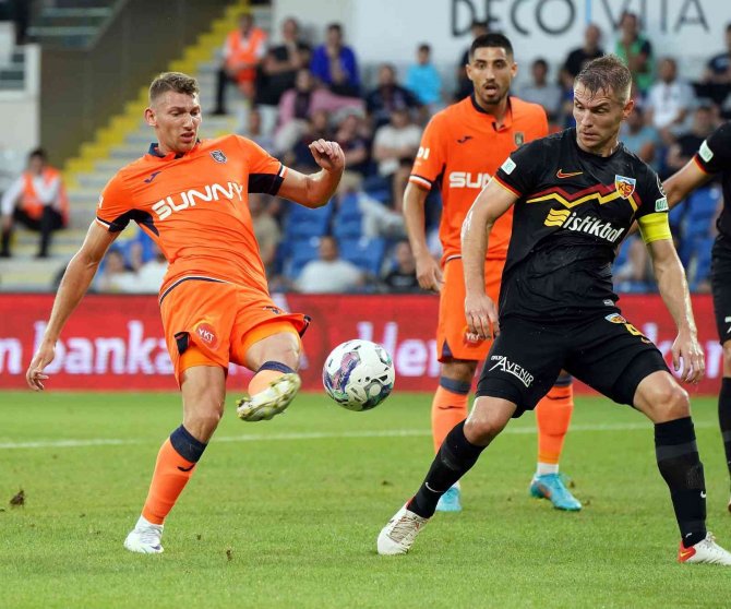 Spor Toto Süper Lig: Medipol Başakşehir: 1 - Kayserispor: 0 (İ̇lk Yarı)