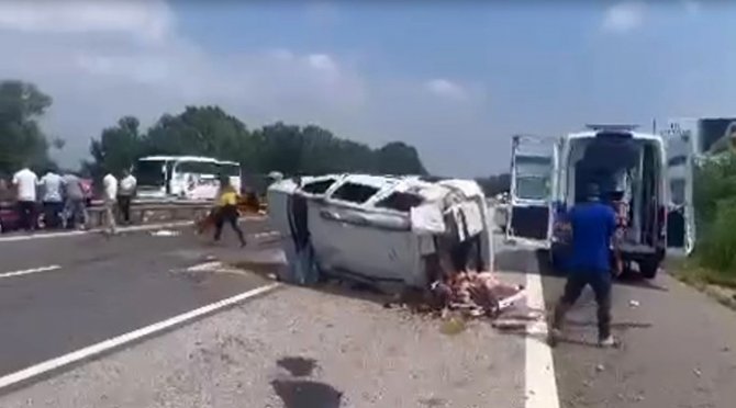 Tem’de Otomobil Takla Attı: 5 Yaralı