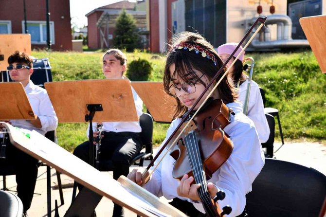 İ̇ki Elin Sesi Var Gençlik Senfoni Orkestrası’ndan Müzik Ziyafeti