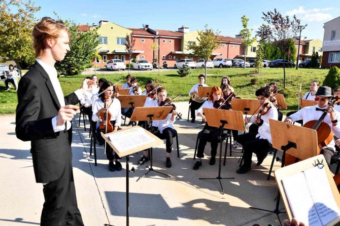 İ̇ki Elin Sesi Var Gençlik Senfoni Orkestrası’ndan Müzik Ziyafeti
