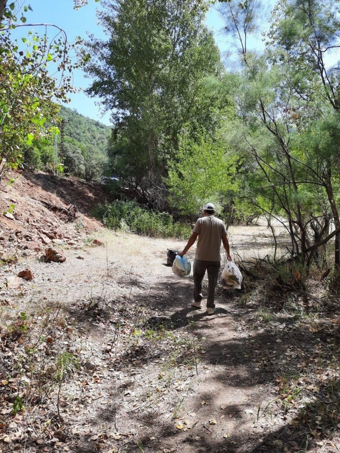 Ekipler, Munzur Vadisi Milli Parkında Çevre Temizliği Yaptı