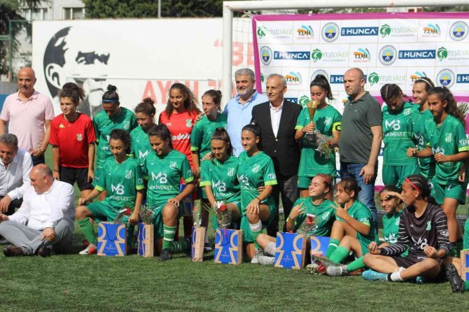 Zafer Kupası Dudulluspor’un