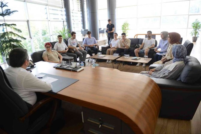Üniversite Kazanan Gençlerden Başkan Yılmaz’a Teşekkür Ziyareti