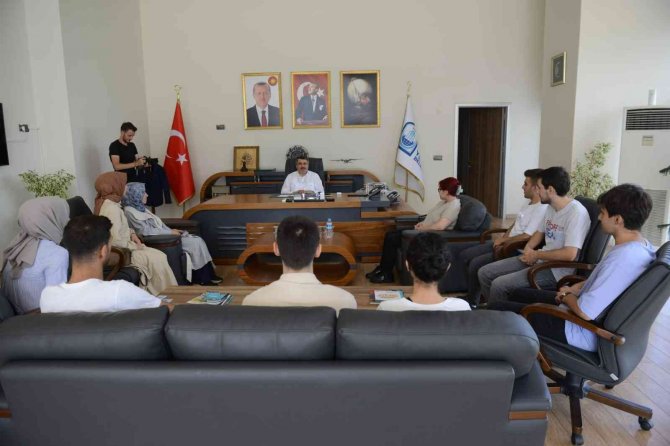 Üniversite Kazanan Gençlerden Başkan Yılmaz’a Teşekkür Ziyareti