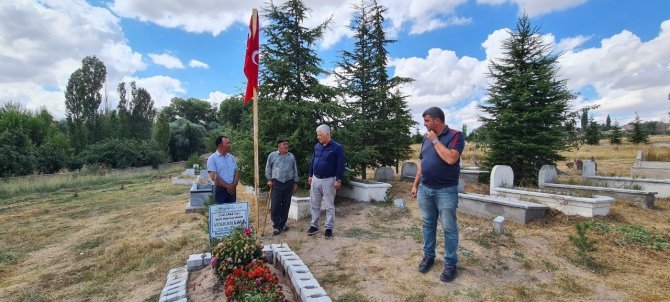 Bıçaklanarak Öldürülen Veteriner, Mezarı Başında Anıldı