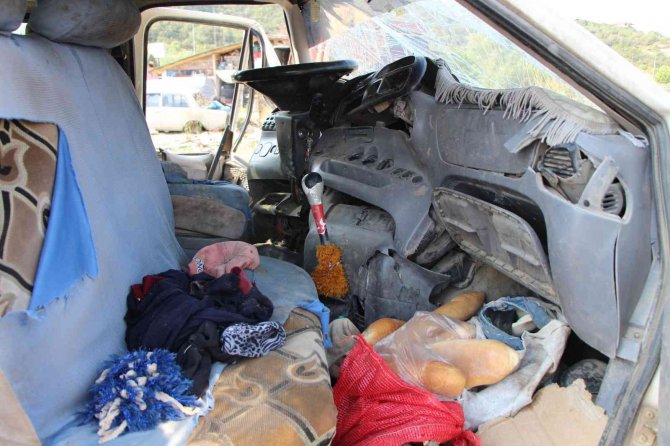 Amasya’da Tarım İşçilerini Taşıyan Minibüsle Otomobil Çarpıştı: 20 Yaralı