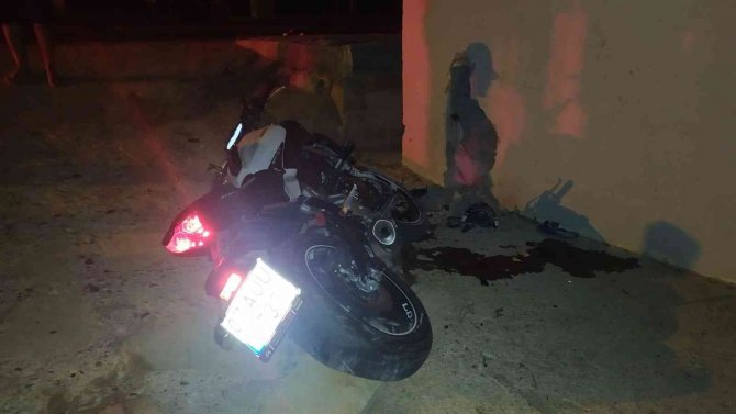 Motosikletiyle Duvara Çarpan Genç Sürücü Yaşamını Yitirdi