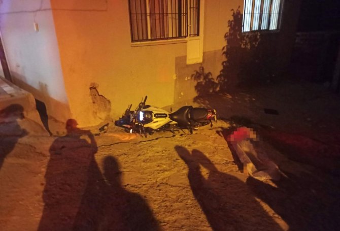 Motosikletiyle Duvara Çarpan Genç Sürücü Yaşamını Yitirdi