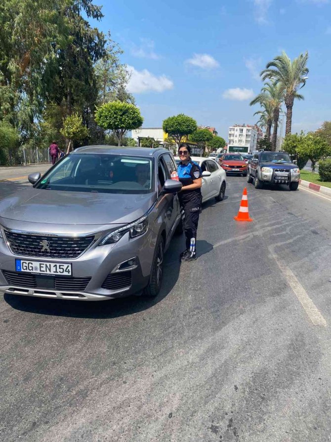 Manavgat’ta Toplum Destekli Polisten Trafik Bilgilendirmeleri