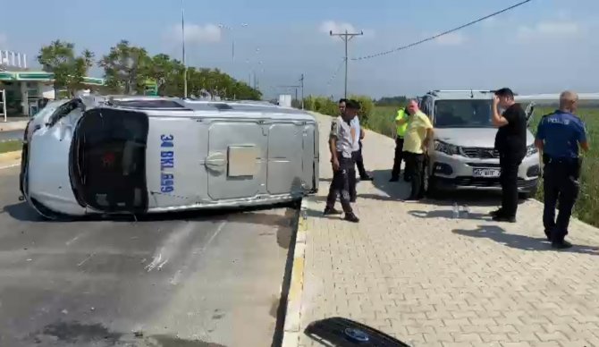 Serik’te Banka Para Nakil Aracıyla Otomobil Çarpıştı: 2 Yaralı