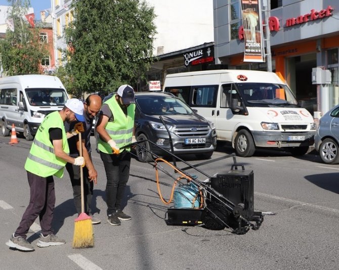 Belediyenin Asfalt Yama Çalışmaları Devam Ediyor