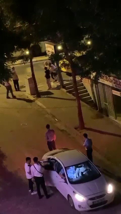 Avcılar’da ‘Aldatma’ Kavgasında Sopa Ve Yumruklar Konuştu O Anlar Kameraya Yansıdı