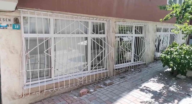 Evinden Çıkan Suya Sevinemedi