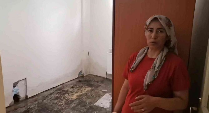 Evinden Çıkan Suya Sevinemedi