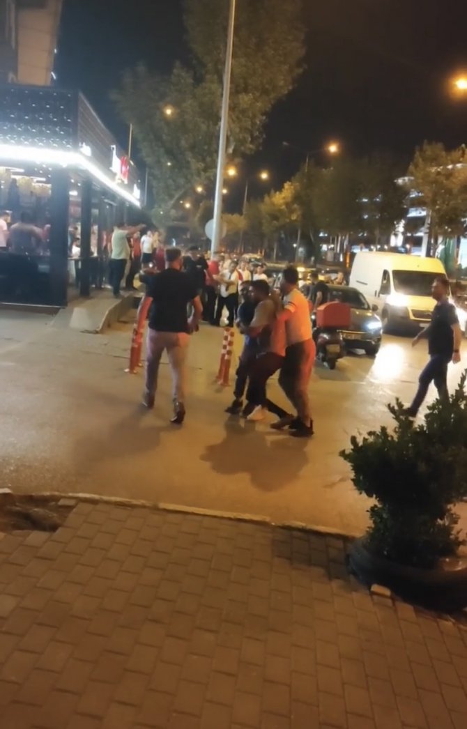 Çorbacıda Yan Bakma Kavgası Sokağa Taştı, Acımasızca Saldırdılar