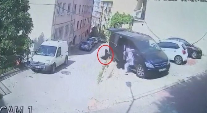 Kadının Gücü...park Halindeyken Hareket Eden Vıp Minibüsü Böyle Tuttular