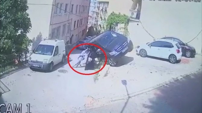 Kadının Gücü...park Halindeyken Hareket Eden Vıp Minibüsü Böyle Tuttular