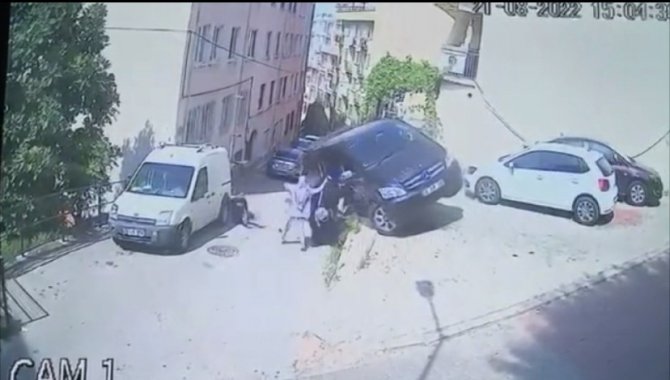 Kadının Gücü...park Halindeyken Hareket Eden Vıp Minibüsü Böyle Tuttular