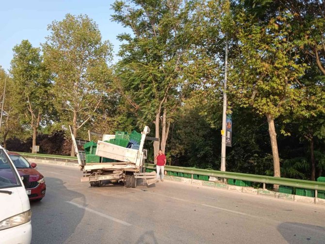 Bursa’da Şehir İçi Otobüs Arıza Yapan Kamyonete Çarptı: 21 Yaralı