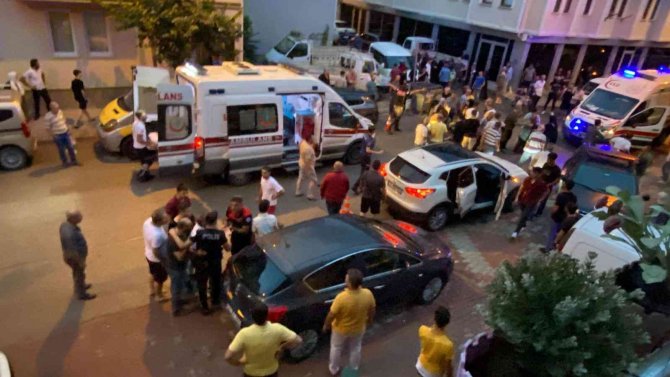 İ̇negöl’de Alacak Verecek Kavgası: Baba Ve 2 Oğlu Yaralandı