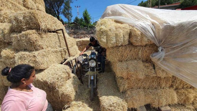 Çalıntı Motosiklet 10 Gün Sonra Saman Balyalarının Arasında Bulundu