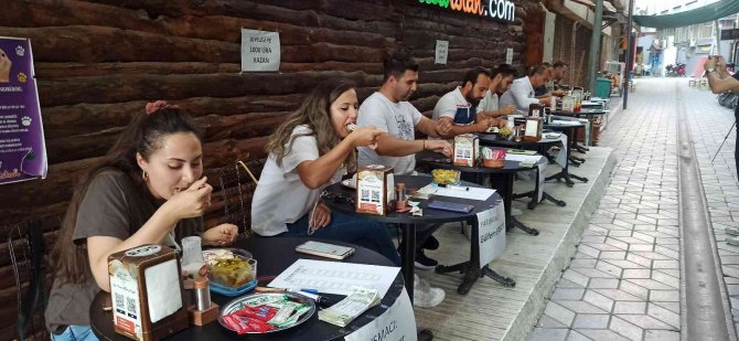 Bin Tl Ödüllü Pilav Yeme Yarışması Renkli Görüntülere Sahne Oldu