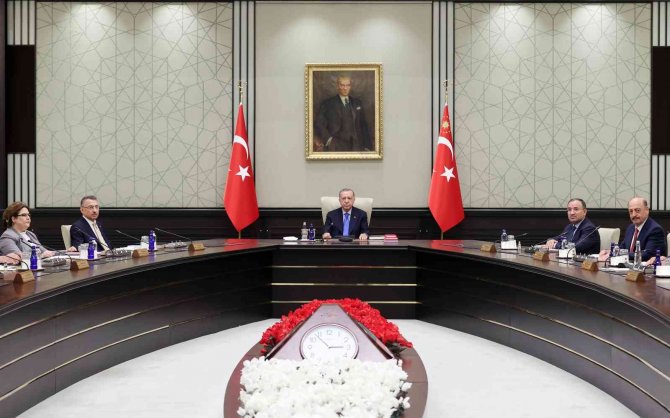 Cumhurbaşkanı Recep Tayyip Erdoğan Başkanlığında Gerçekleşen Cumhurbaşkanlığı Kabine Toplantısı Sona Erdi.