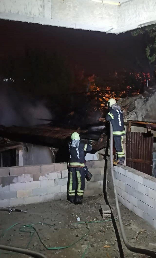 Metruk Binada Korkutan Yangın