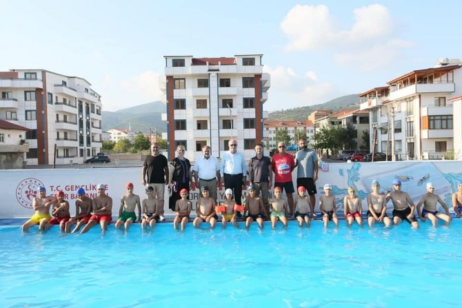 2 Bin 500 Öğrenciye Yüzme Öğretiliyor