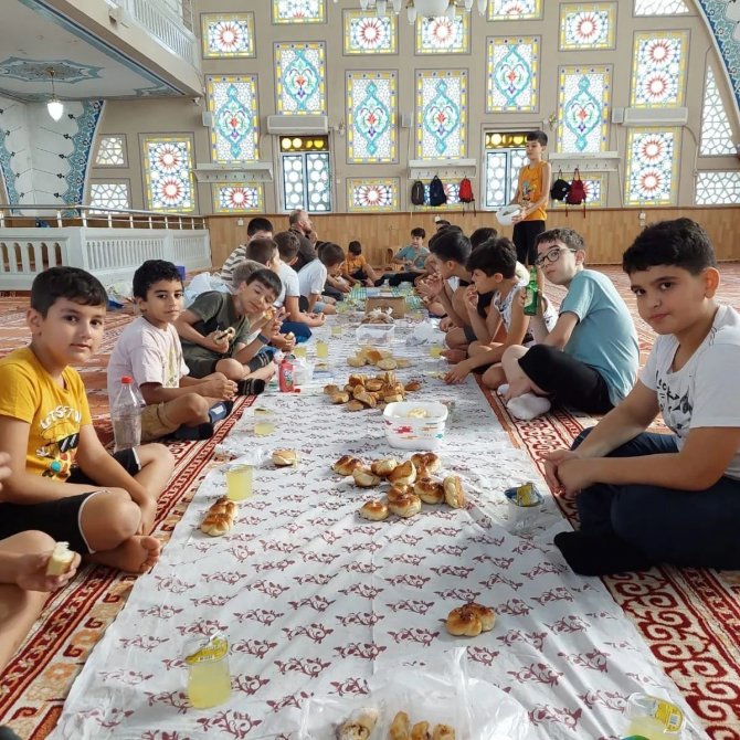 Çocuklar "Camide Bir Gün Projesinde" Bir Araya Geldiler