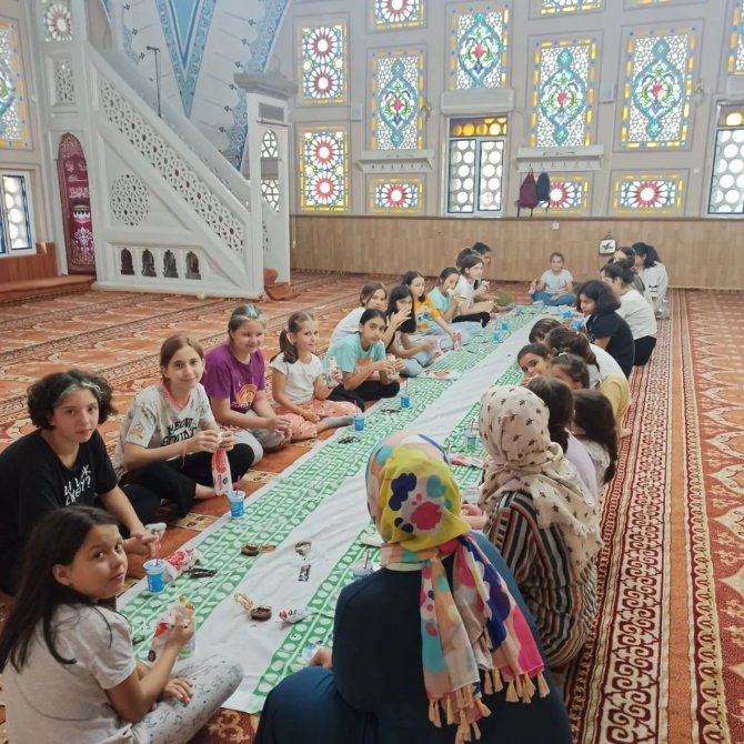 Çocuklar "Camide Bir Gün Projesinde" Bir Araya Geldiler