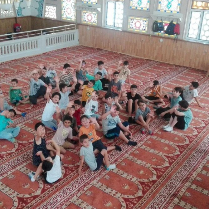Çocuklar "Camide Bir Gün Projesinde" Bir Araya Geldiler