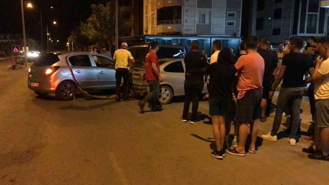 Alkollü Sürücü Park Halindeki Araçlara Çarptı: 1 Yaralı