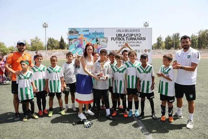 Efelerli Minikler İ̇zmir’deki Turnuvadan 3’üncülükle Döndü