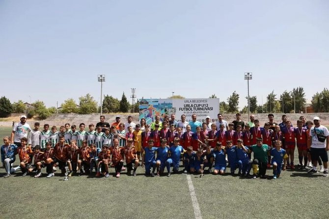 Efelerli Minikler İ̇zmir’deki Turnuvadan 3’üncülükle Döndü