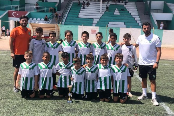 Efelerli Minikler İ̇zmir’deki Turnuvadan 3’üncülükle Döndü