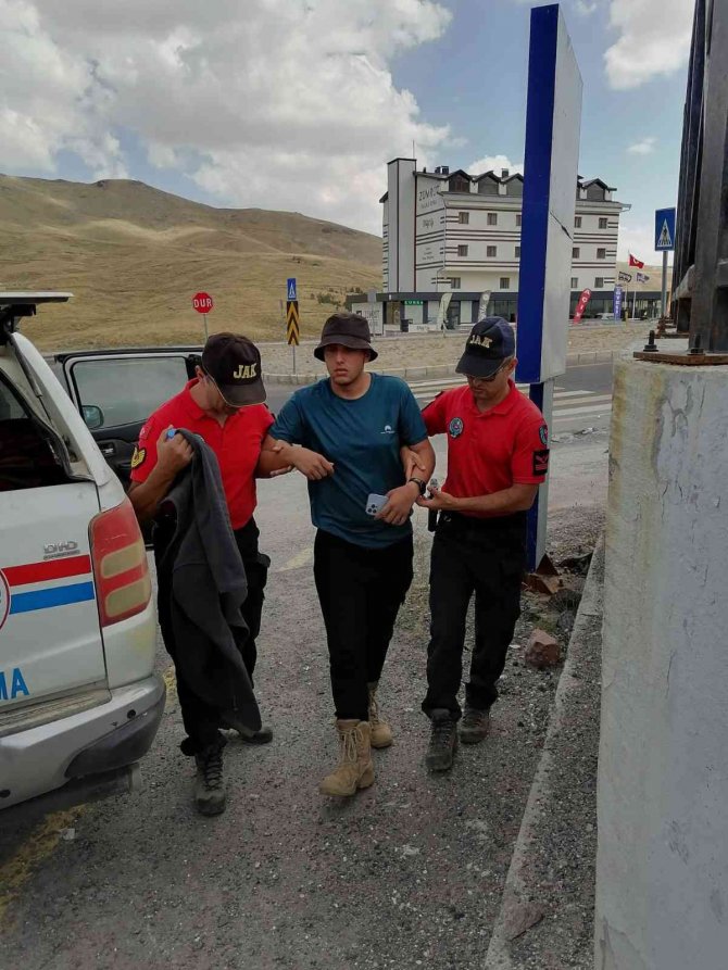 Yaralı Dağcının İmdadına Jak Yetişti