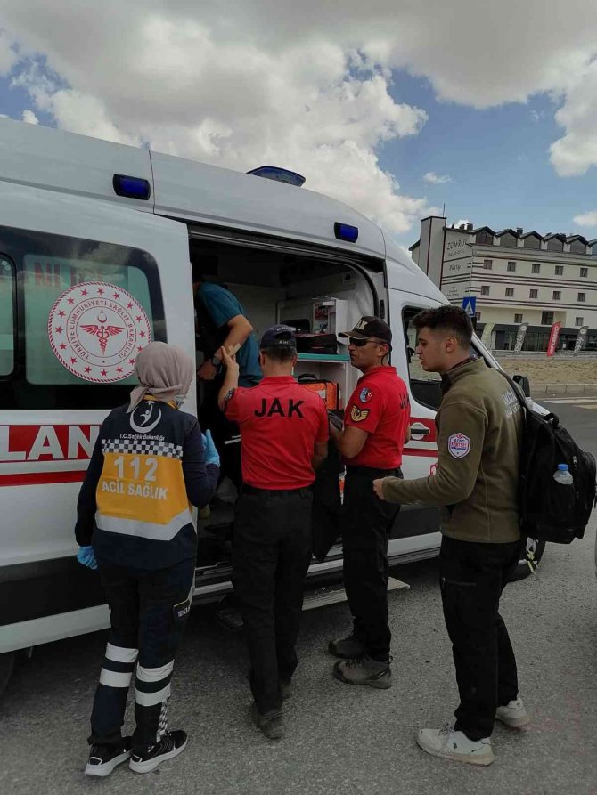 Yaralı Dağcının İmdadına Jak Yetişti