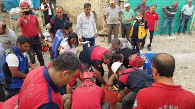 Erzincan’da Göçük Altında Kalan İşçi 3 Saatlik Çalışmayla Kurtarıldı