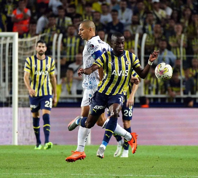Spor Toto Süper Lig: Fenerbahçe: 2 - Adana Demirspor: 0 (İ̇lk Yarı)