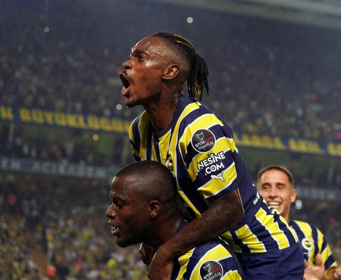 Spor Toto Süper Lig: Fenerbahçe: 2 - Adana Demirspor: 0 (İ̇lk Yarı)